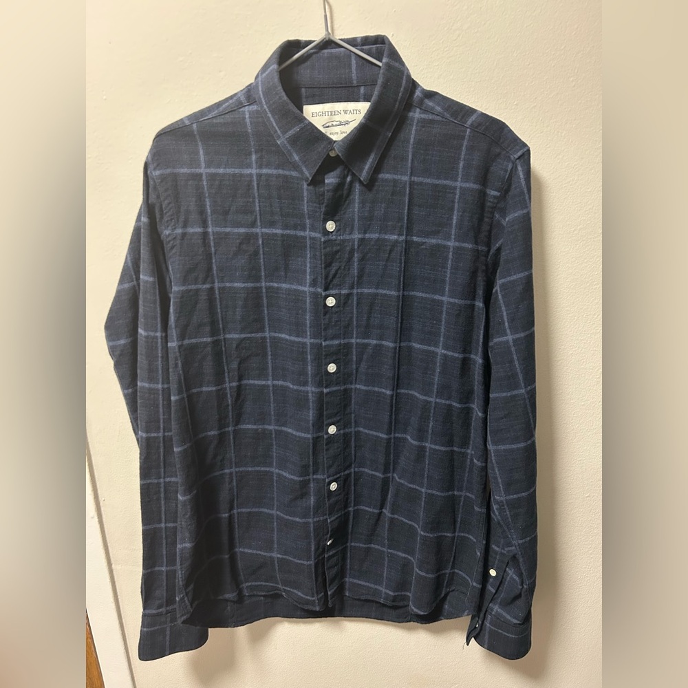 18 waits Eighteen Waits men’s button shirt size medium.